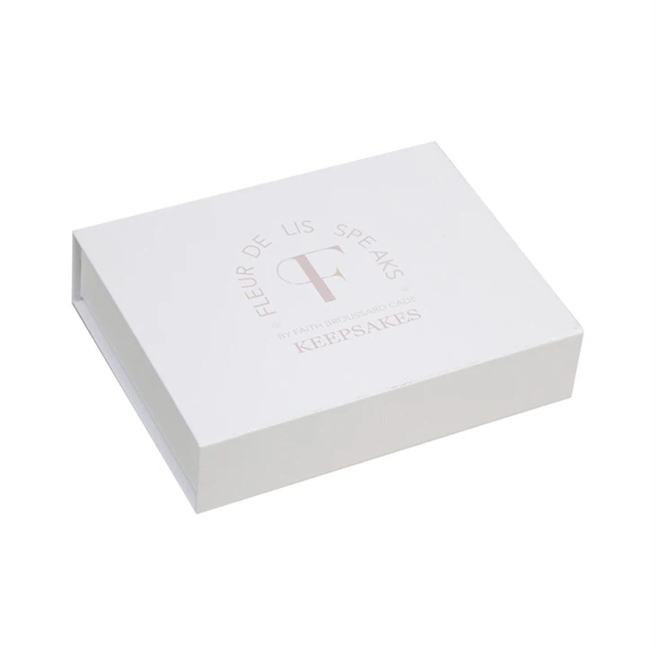 white gift boxes with magnetic lids (2)